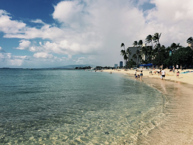 ワイキキビーチの浜辺