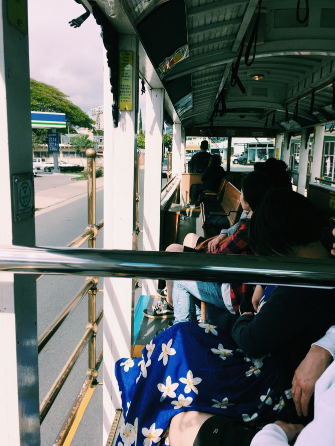 LeaLeaトロリーバスの乗車風景