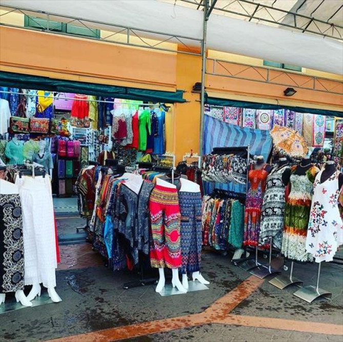 商品が立ち並ぶ「リトル・インディア」