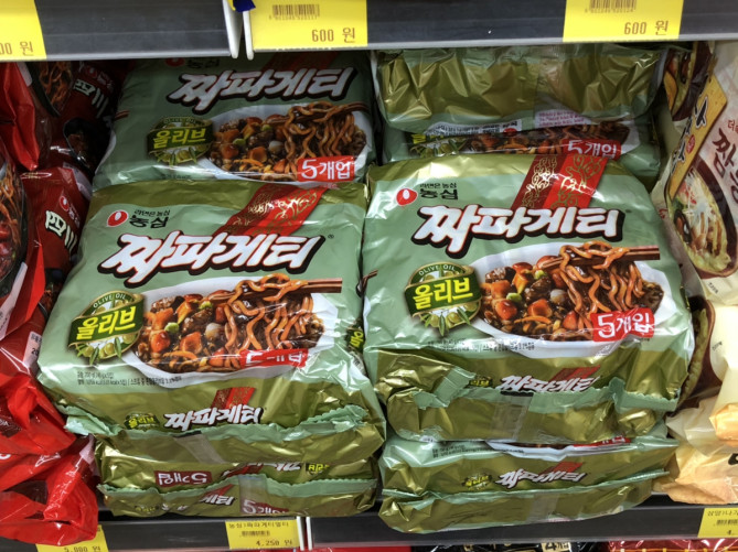 マートに並ぶジャパゲティ