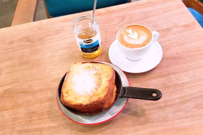 15時から数量限定で提供される「鉄板フレンチトースト」