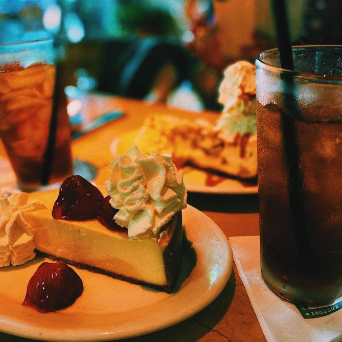 チーズケーキファクトリー