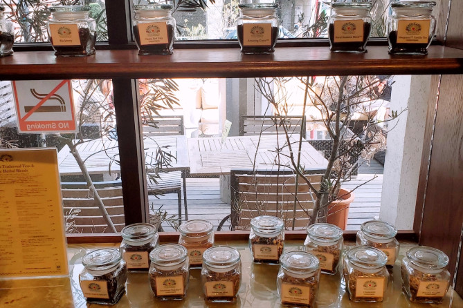 「アースカフェ」自慢のオーガニックコーヒーとティー