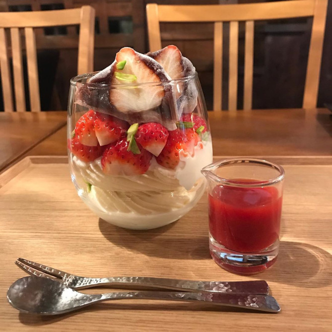 二軒茶屋いちごパフェ