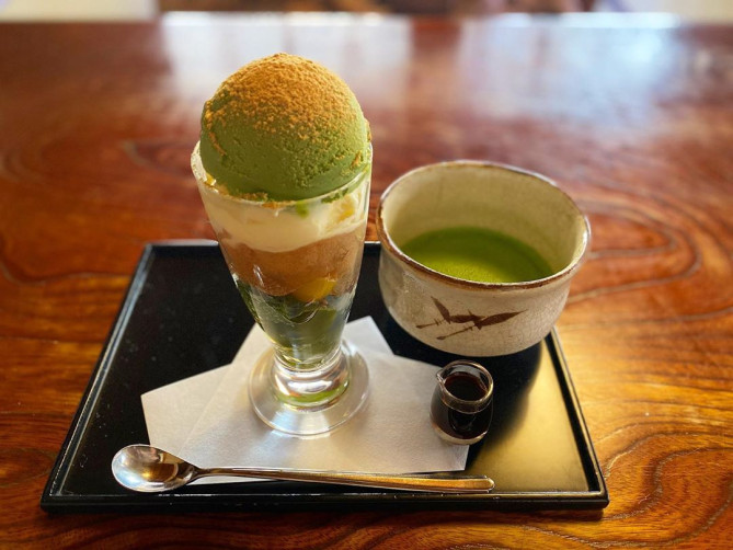 ぎをん小森_わらびもちパフェ(黒蜜付き)お抹茶セット