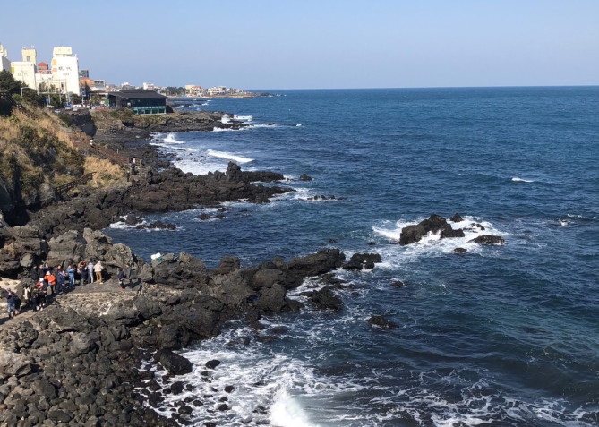 龍頭岩の絶壁から見た風景