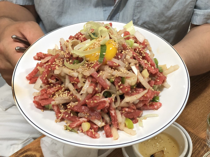 韓国のユッケは梨と一緒に食べます