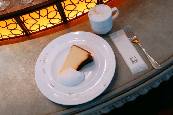 バスクチーズケーキとカフェラテ