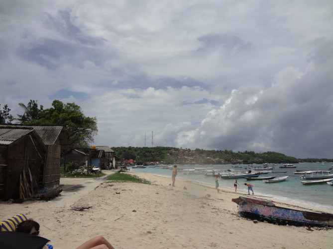 レンボンガン島　ビーチ