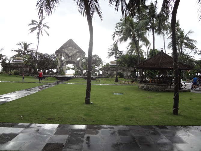 クタ市内　公園