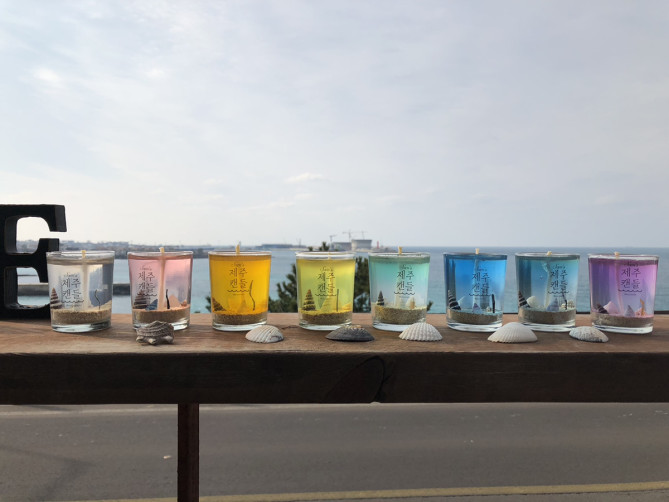 Sam'sチェジュキャンドルの店頭に並ぶキャンドル