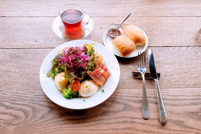 大人気の「リヨン風サラダ」