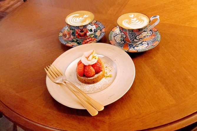 ほうじ茶ラテと季節限定スイーツ