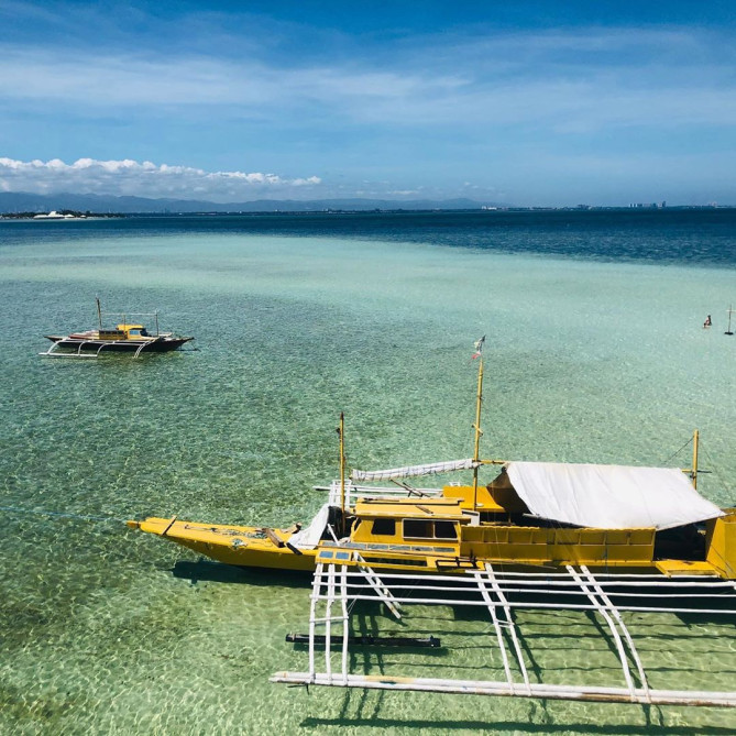 アイランドホッピングのボート