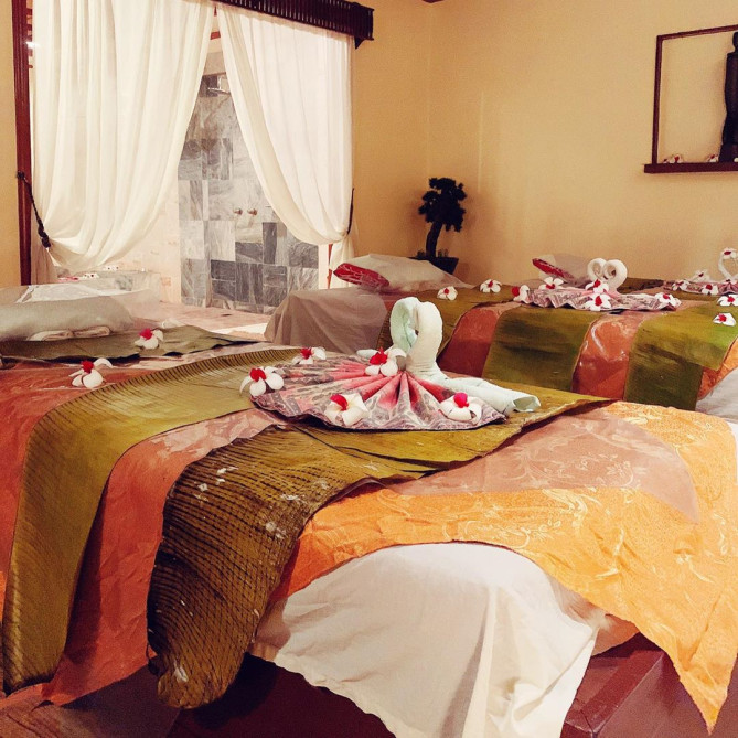 アルニカスパ：マッサージベッド