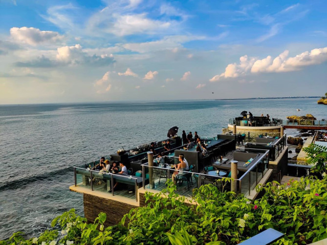 アヤナリゾート・アンド・スパ・バリ　ロックバー