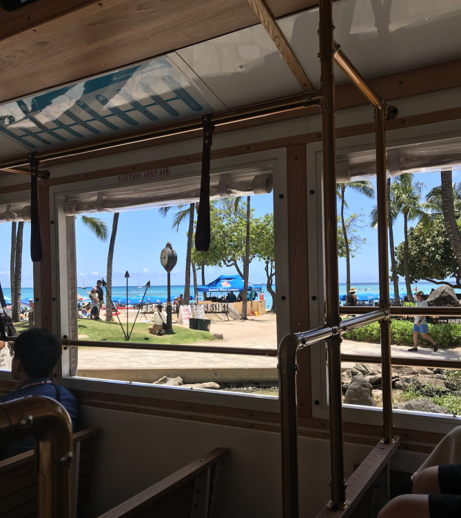 ハワイのトロリーバス