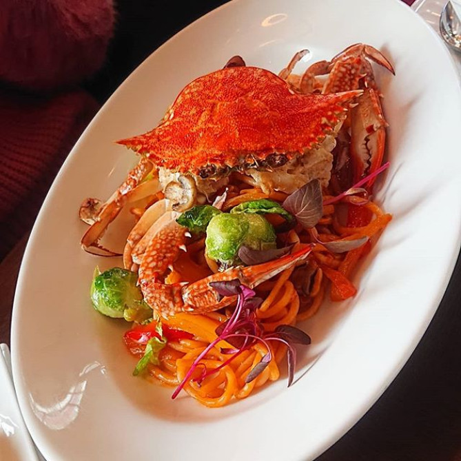 渡り蟹のナポリタンアメリケーヌソース仕立て