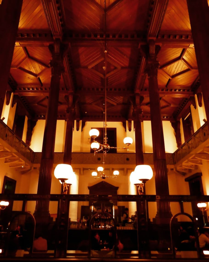 薄暗くてシックで超おしゃれな空間