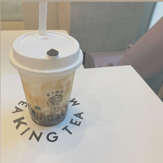 看板メニューの「黒糖タピオカミルクティー」