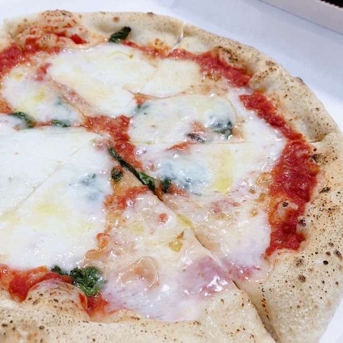 ベルマーレカフェ　マルゲリータピザ