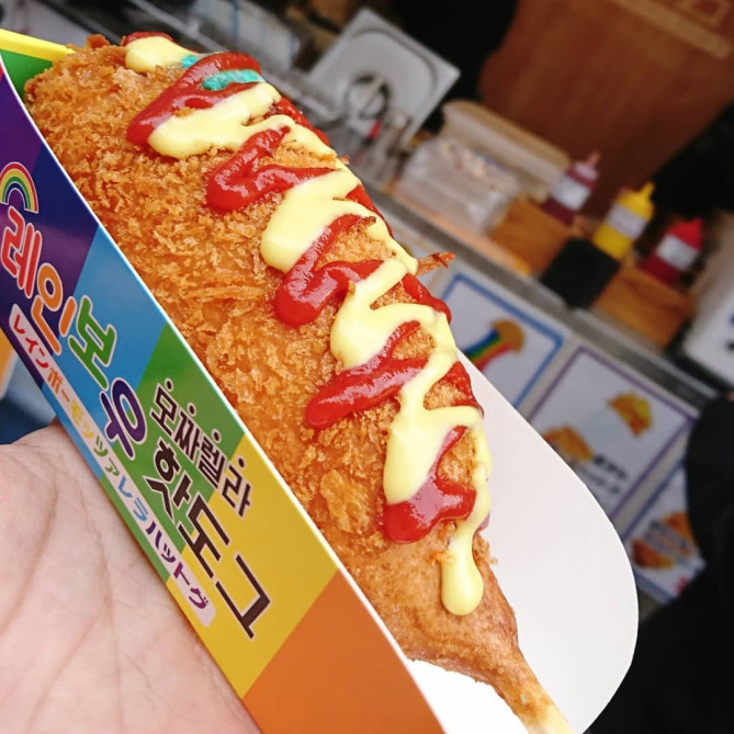 レインボーモッツァレラハットグ