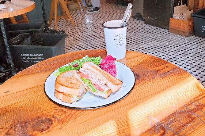 アメリカンスタイルのサンドイッチ