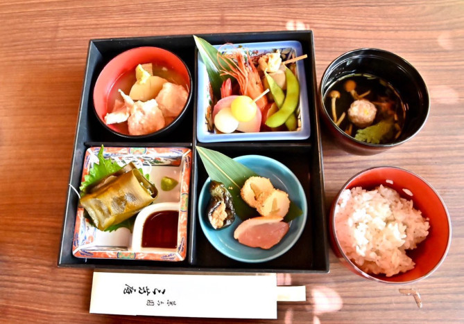 三芳庵(みよしあん) 瓢(ひさご)弁当