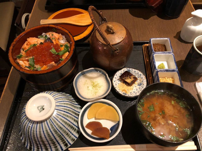 おひつ膳 田んぼ 表参道