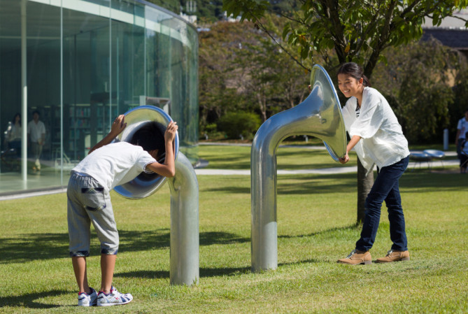 フロリアン・クラール《アリーナのためのクランクフェルト・ナンバー3》2004 金沢21世紀美術館蔵(撮影:渡邉修 写真提供:金沢21世紀美術館)