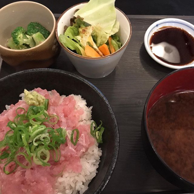 和食 明美(あきみ)