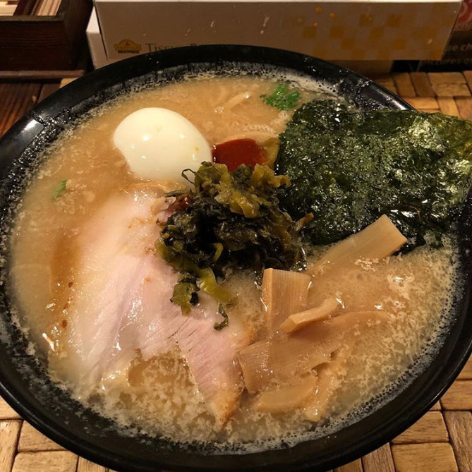 天神矢(てんじんや)のラーメン