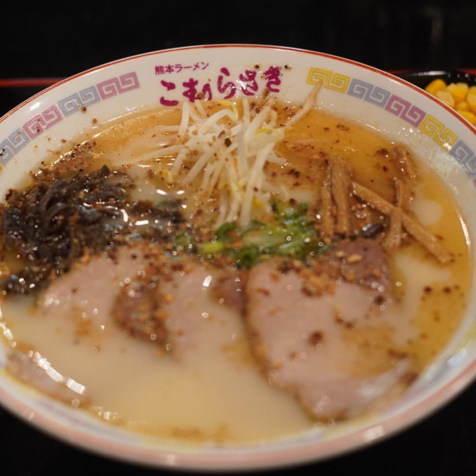 焦がしニンニクが食欲をそそりますね！