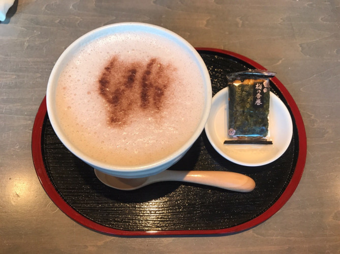 カフェ・エイトのおしるこラテ