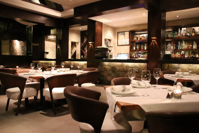 abaca restaurant（アバカレストラン）の店内