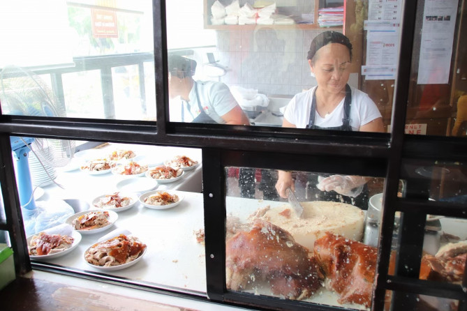 レチョンの調理風景