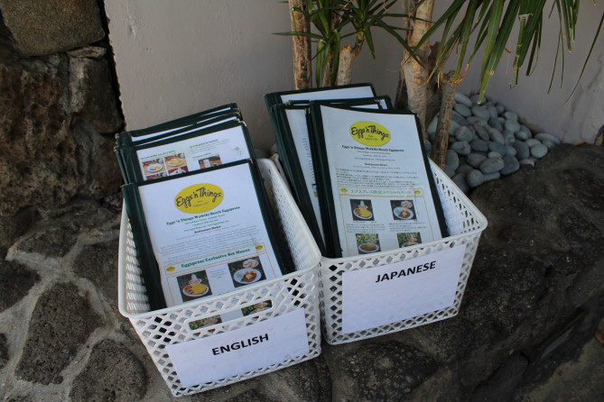 エッグスンシングスのメニュー。日本語版もあり