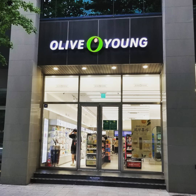 いたるところで目にするオリーブヤング