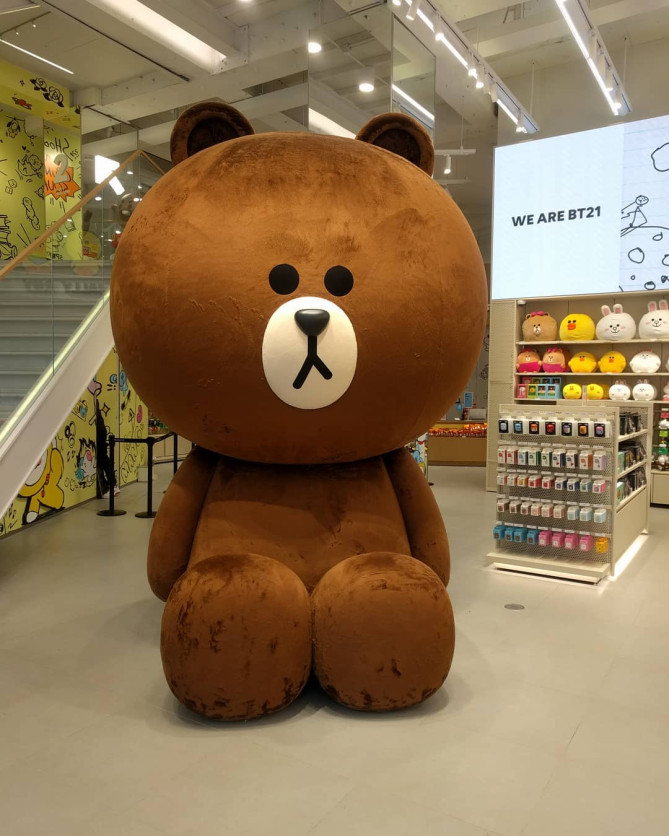 ラインフレンズストアでおなじみの巨大ブラウン