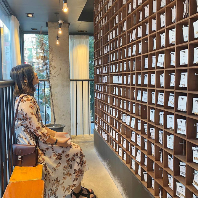 時空間のずらりと並ぶアクセサリーは迫力満点