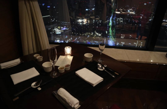 中国料理カリュウ店内と夜景