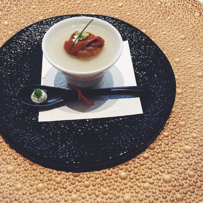 ミシュラン2つ星レストラン　ナベノイズムのフレンチ
