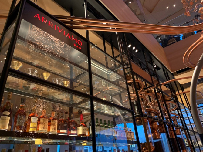 お酒が飲める「ARRIVIAMO BAR（アリビアーモ バー）」