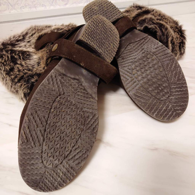 底が滑り止めになった防寒靴を用意しましょう