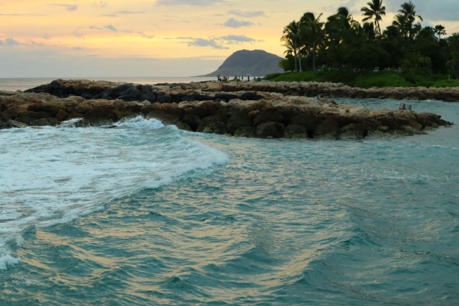 ハワイの海と夕焼け