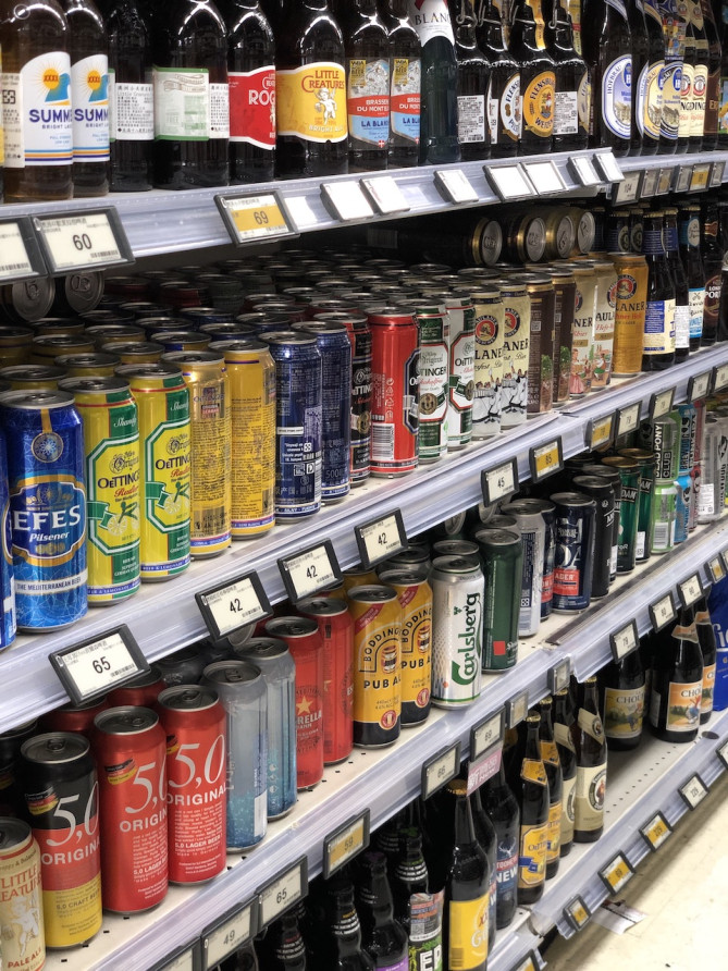 お酒売り場は種類がたくさん！