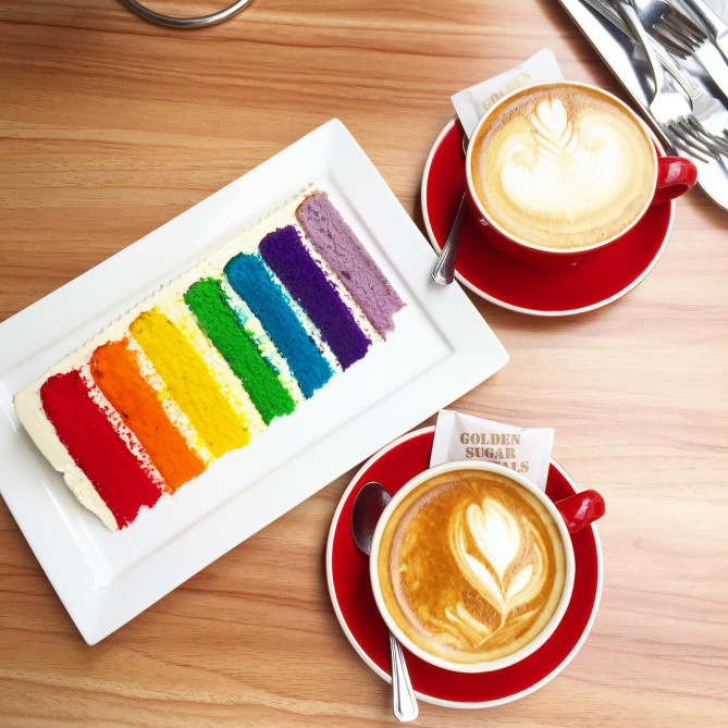 レインボーケーキが有名なカフェレストランのアイアム