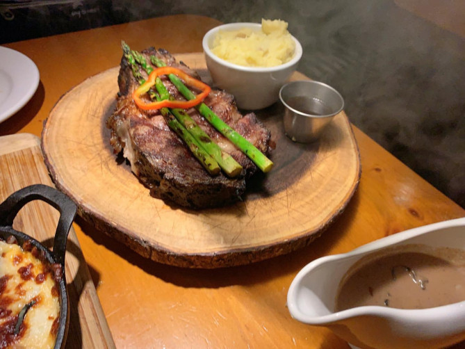 味も見た目もバツグンなスモークプライムリブ