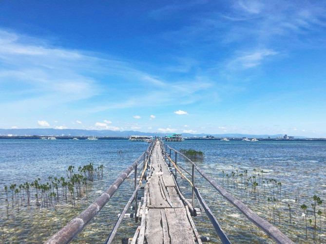 ナルスアン島の桟橋