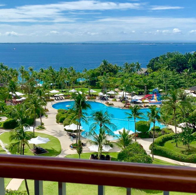 シャングリラホテルのプール